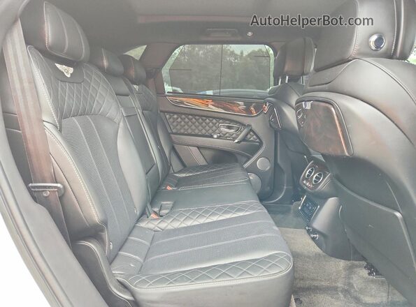 SJAAC2ZV7HC012602 2017 BENTLEY BENTAYGA Белый Вид задней части салона