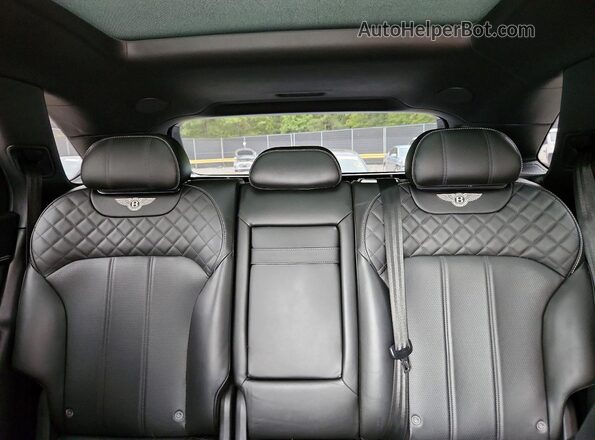 SJAAC2ZV7HC012602 2017 BENTLEY BENTAYGA Белый Вид задних сидений