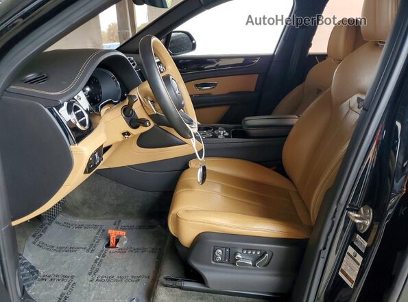 SJAAM2ZV8MC035958 2021 BENTLEY BENTAYGA Черный Вид салона спереди