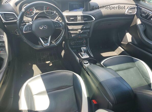 SJKCH5CP8HA033262 2017 INFINITI QX30 White Dashboard view