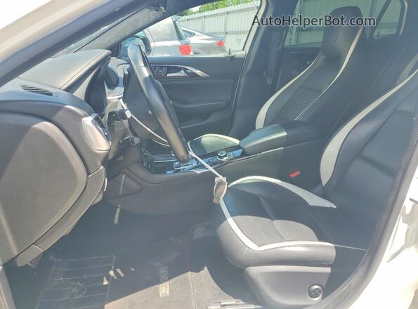SJKCH5CP8HA033262 2017 INFINITI QX30 White Front interior view