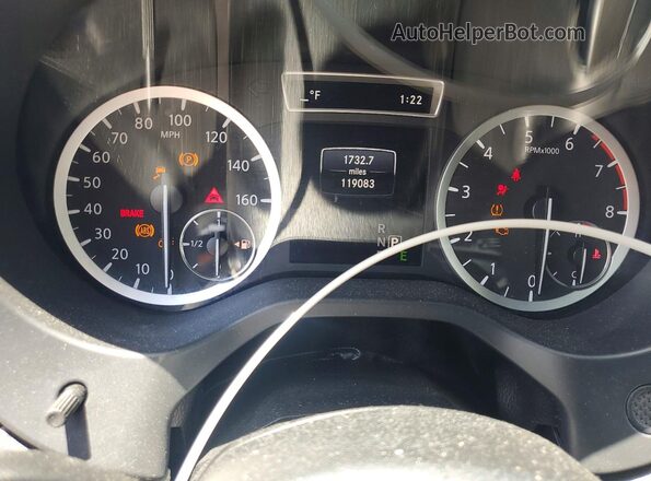 SJKCH5CP8HA033262 2017 INFINITI QX30 White Instrument cluster view