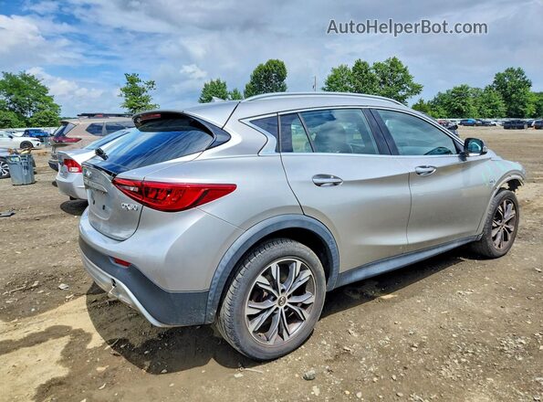 SJKCH5CR1HA033119 2017 INFINITI QX30 Silver Trasero derecho