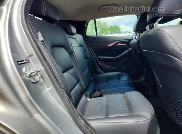 SJKCH5CR1HA033119 2017 INFINITI QX30 Silver Vista interior trasera
