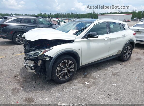 SJKCH5CR4HA023071 2017 INFINITI QX30 White Przód lewy
