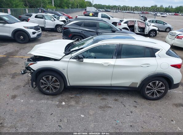 SJKCH5CR4HA023071 2017 INFINITI QX30 White Widok wnętrza 360 stopni