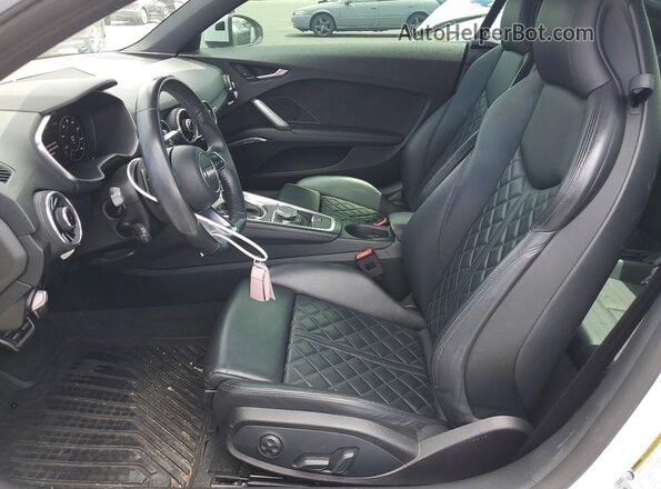 TRUAEAFV6M1004364 2021 AUDI TT White Front interior view