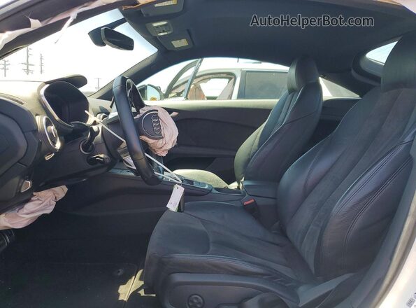 TRUC5AFV5H1007240 2017 AUDI TT White Вид салону спереду