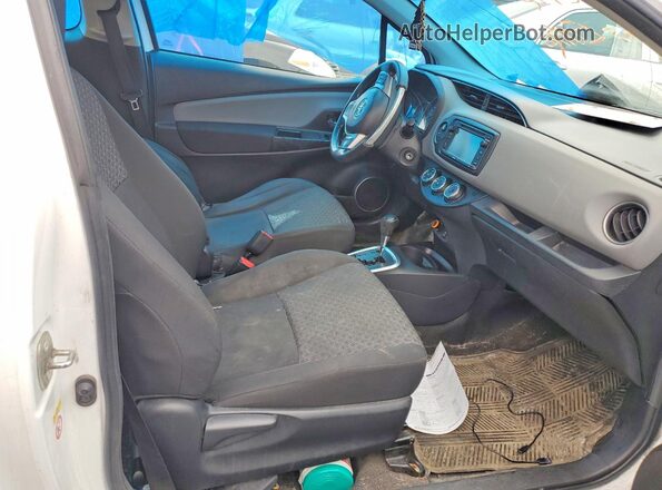 VNKJTUD35HA077578 2017 TOYOTA YARIS White Vista interior delantera