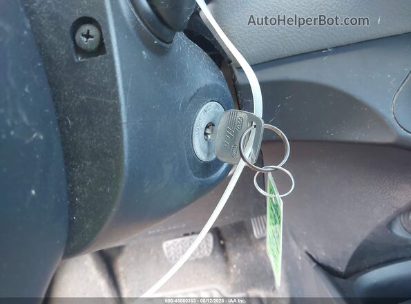 VNKKTUD31HA079381 2017 TOYOTA YARIS Синий Вид панели приборов