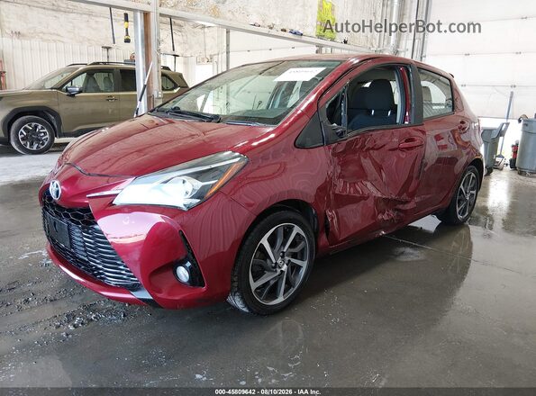 VNKKTUD31JA094923 2018 TOYOTA YARIS Red წინა მარცხენა ხედი სამი მეოთხედიდან