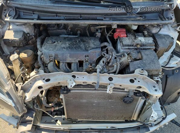 VNKKTUD32JA092985 2018 TOYOTA YARIS Silver Սալոնի հետևի տեսք