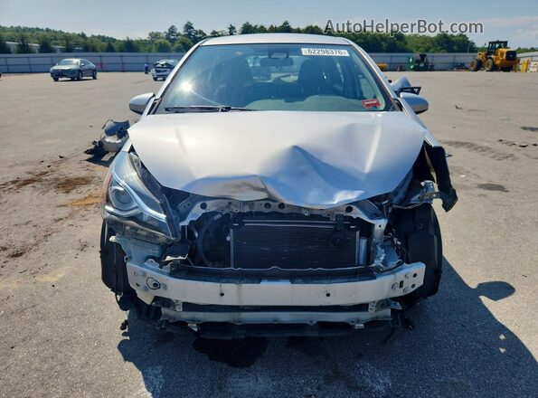 VNKKTUD32JA092985 2018 TOYOTA YARIS Silver Դիմացի տեսք