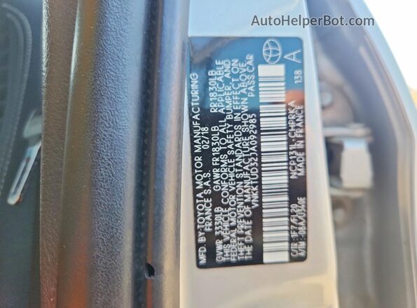 VNKKTUD32JA092985 2018 TOYOTA YARIS Silver VIN կոդի պիտակի տեսք