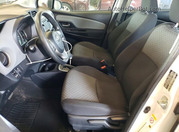 VNKKTUD33HA076028 2017 TOYOTA YARIS White წინა სალონის ხედი