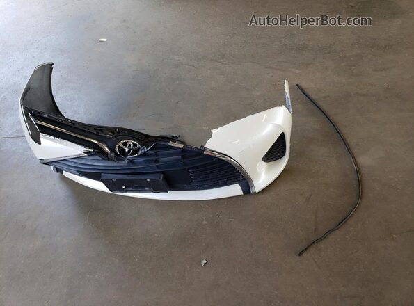 VNKKTUD33HA076028 2017 TOYOTA YARIS White ძრავის განყოფილების ხედი
