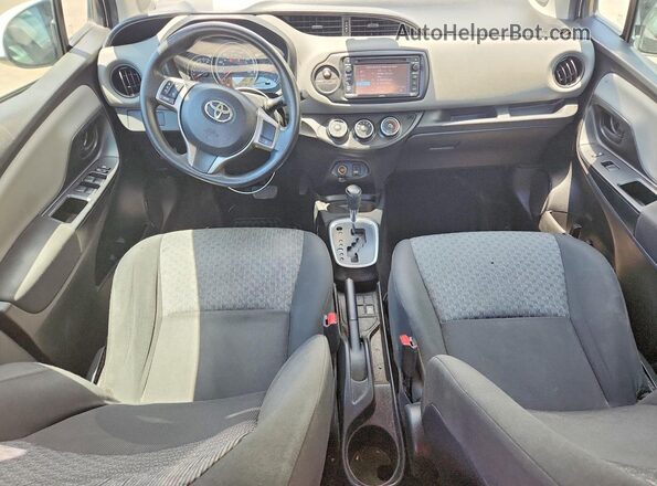 VNKKTUD35HA078914 2017 TOYOTA YARIS White Вид панелі приладів