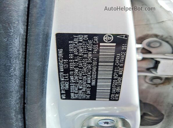 VNKKTUD35HA078914 2017 TOYOTA YARIS White Вид підкапотного простору