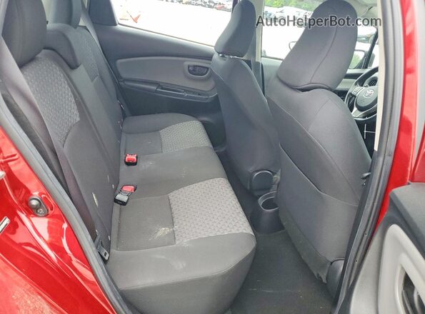 VNKKTUD35HA080193 2017 TOYOTA YARIS Red Widok tylnych siedzeń