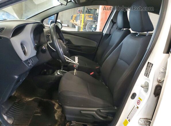 VNKKTUD36GA060260 2016 TOYOTA YARIS White Вид салону спереду