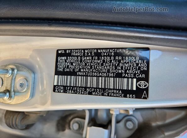 VNKKTUD36GA067967 2016 TOYOTA YARIS Silver Widok naklejki z numerem VIN