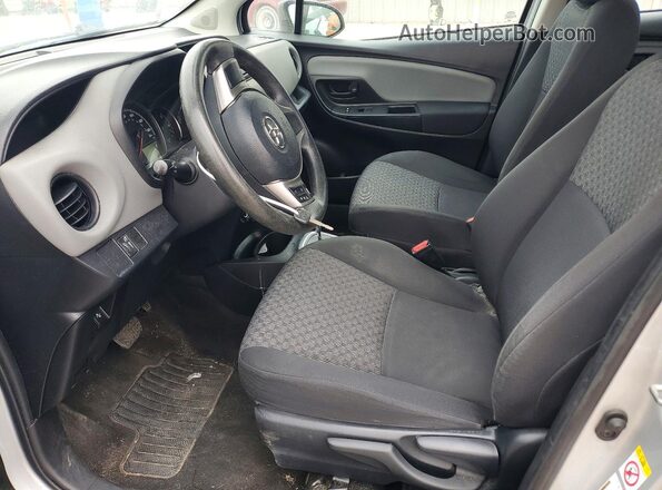 VNKKTUD36HA081322 2017 TOYOTA YARIS Silver Вид салону спереду