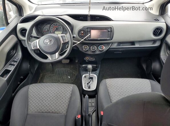 VNKKTUD36HA081322 2017 TOYOTA YARIS Silver Вид панелі приладів