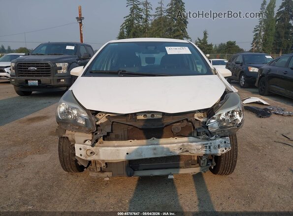 VNKKTUD37HA075965 2017 TOYOTA YARIS Белый Вид задней части салона