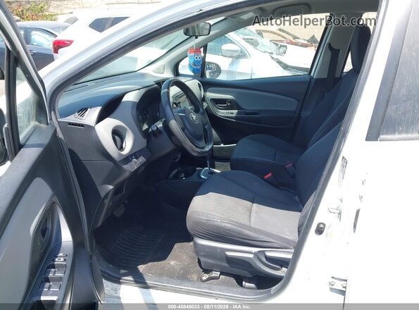 VNKKTUD38GA065623 2016 TOYOTA YARIS White Front interior view