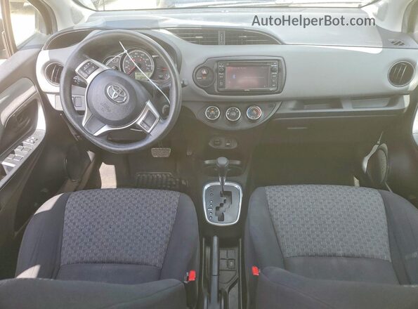 VNKKTUD39HA076681 2017 TOYOTA YARIS Black Widok deski rozdzielczej