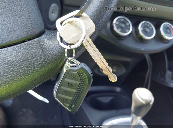 VNKKTUD3XGA062917 2016 TOYOTA YARIS Silver წინა პანელის ხედი
