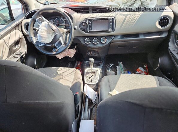 VNKKTUD3XHA074180 2017 TOYOTA YARIS Gray Вид панелі приладів