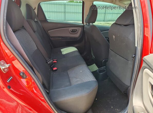 VNKKTUD3XHA075197 2017 TOYOTA YARIS Red Вид задніх сидінь