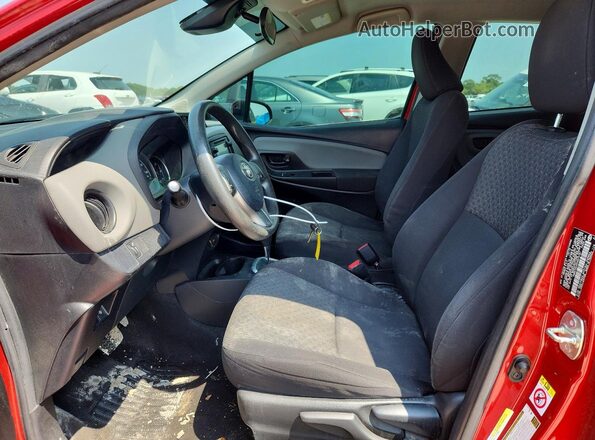 VNKKTUD3XHA075197 2017 TOYOTA YARIS Red Вид салону спереду