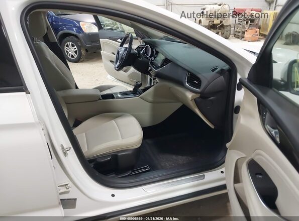 W04GM6SX0J1094130 2018 BUICK REGAL White Սալոնի դիմացի տեսք