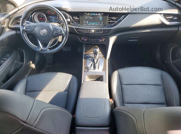 W04GR6SX5J1080158 2018 BUICK REGAL Серебряный Вид панели приборов