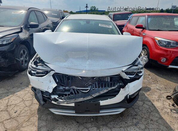 W04GU8SX5J1090845 2018 BUICK REGAL Белый Вид спереди