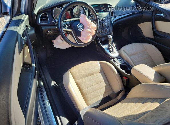 W04WH3N58HG087751 2017 BUICK CASCADA Silver Widok deski rozdzielczej