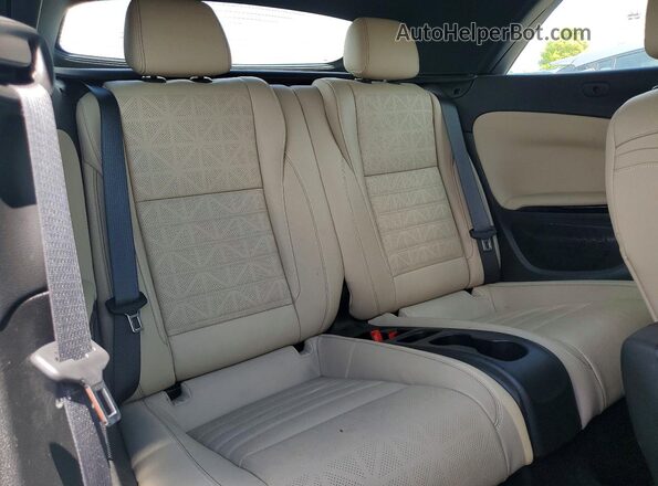W04WH3N5XHG123097 2017 BUICK CASCADA White Rear seats view