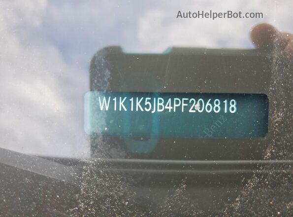 W1K1K5JB4PF206818 2023 MERCEDES-BENZ E Silver Vista del compartimento del motor