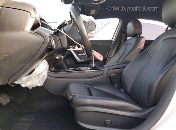 W1K3G4EB1MJ265249 2021 MERCEDES-BENZ A White Вид салону спереду