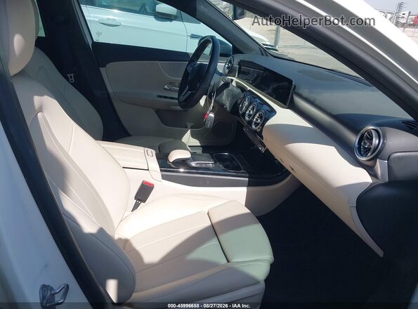 W1K3G4EB2MJ271111 2021 MERCEDES-BENZ A 220 White Vista interior delantera