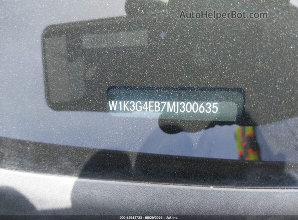 W1K3G4EB7MJ300635 2021 MERCEDES-BENZ A 220 Black Vista del compartimento del motor