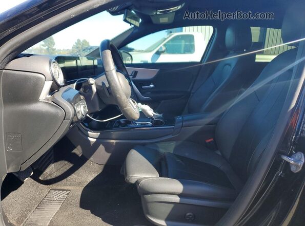 W1K3G4EB8LJ232053 2020 MERCEDES-BENZ A Black Widok wnętrza z przodu