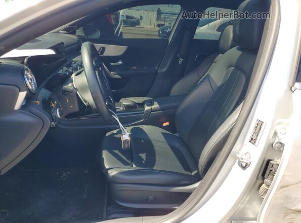 W1K3G4EBXLJ206523 2020 MERCEDES-BENZ A Silver Widok wnętrza z przodu