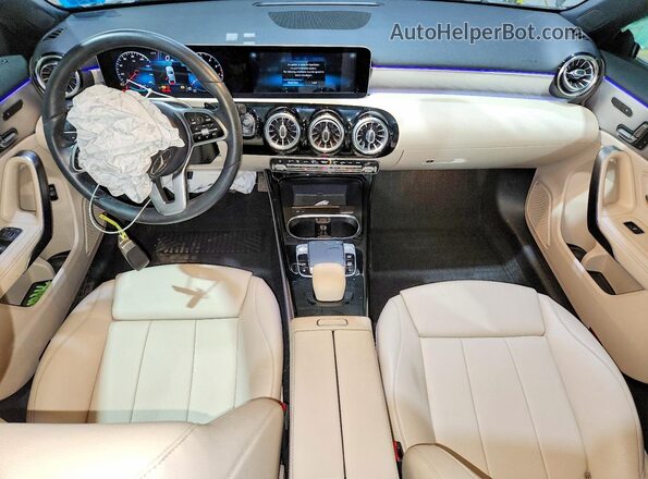 W1K3G4FB2LJ235965 2020 MERCEDES-BENZ A Silver Առջևի վահանակի տեսք