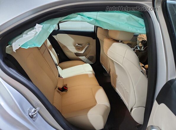 W1K3G4FB2LJ235965 2020 MERCEDES-BENZ A Silver Հետևի նստատեղերի տեսք