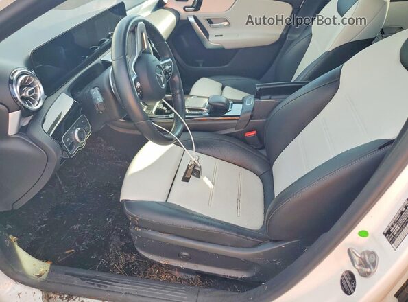 W1K3G4FB4MJ288779 2021 MERCEDES-BENZ A Белый Вид салона спереди