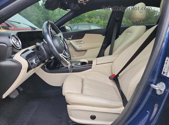 W1K3G4FB5LW047864 2020 MERCEDES-BENZ A Синий Вид салона спереди