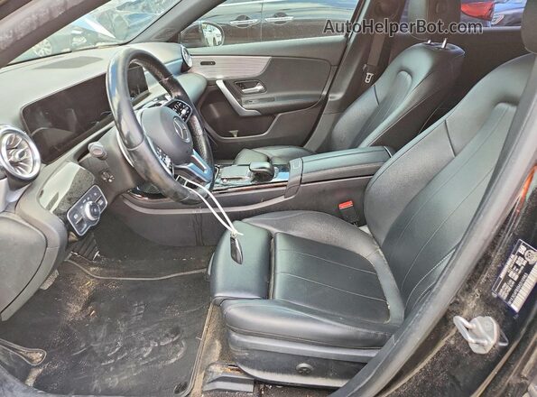 W1K3G4FB5MJ310983 2021 MERCEDES-BENZ A Black Widok wnętrza z przodu